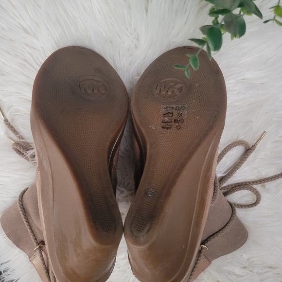 Authentic Michael Kors genuine Sheep Fur Leather Wedge Boot size 8.5 - Picture 7 of 12